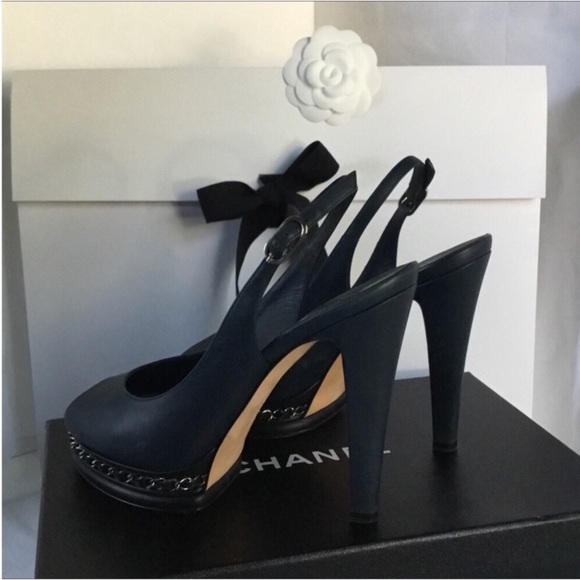 CHANEL - Picture 3 of 16